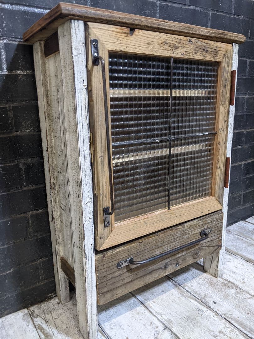 古材飾り棚　チェッカーガラス扉　白