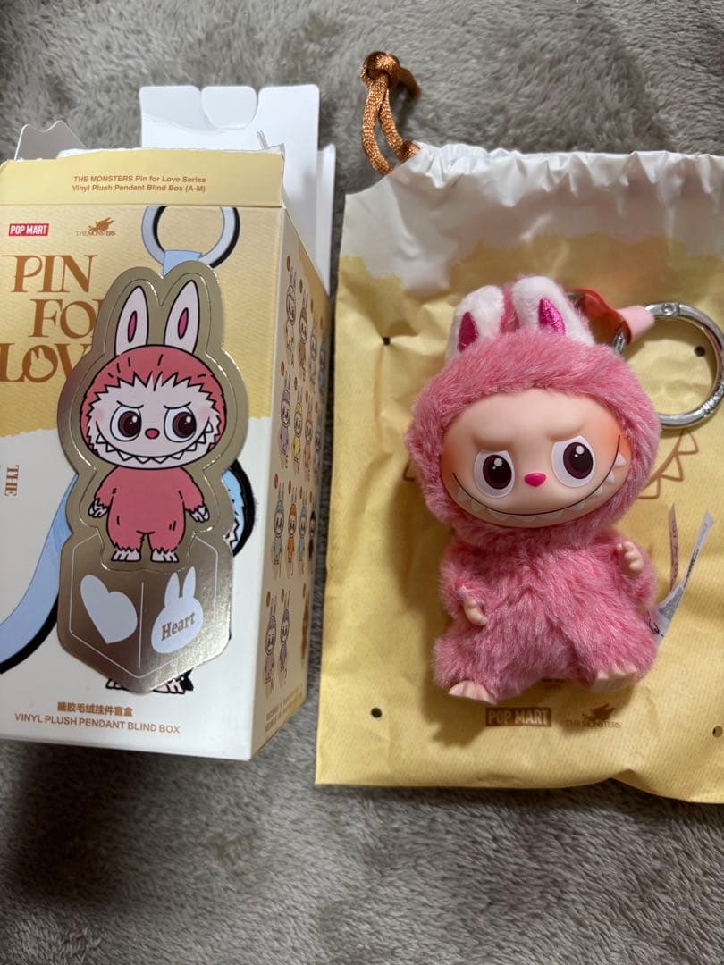 LABUBU PIN FOR LOVE ぬいぐるみペンダント　シークレット ♡