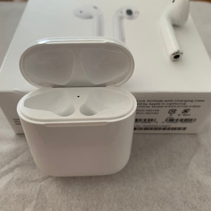 AirPods 第1世代 ケースと右耳 (箱付き)