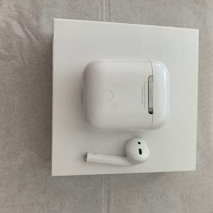 AirPods 第1世代 ケースと右耳 (箱付き)