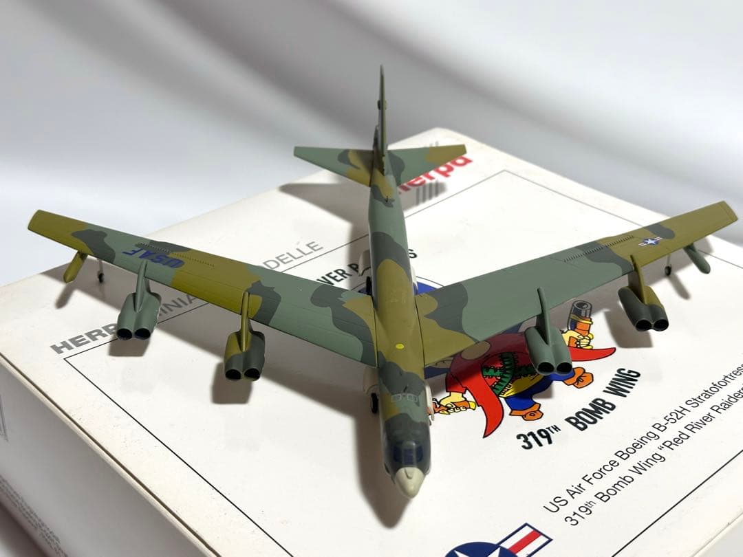 航空機・ヘリコプター herpa 1/200 B-52H Stratofortress