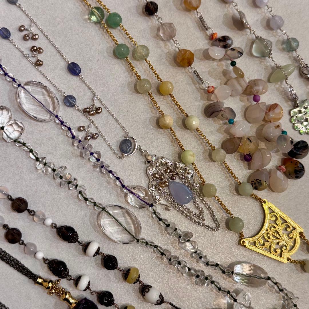 加山忠則デザイン　天然石ネックレス　8点