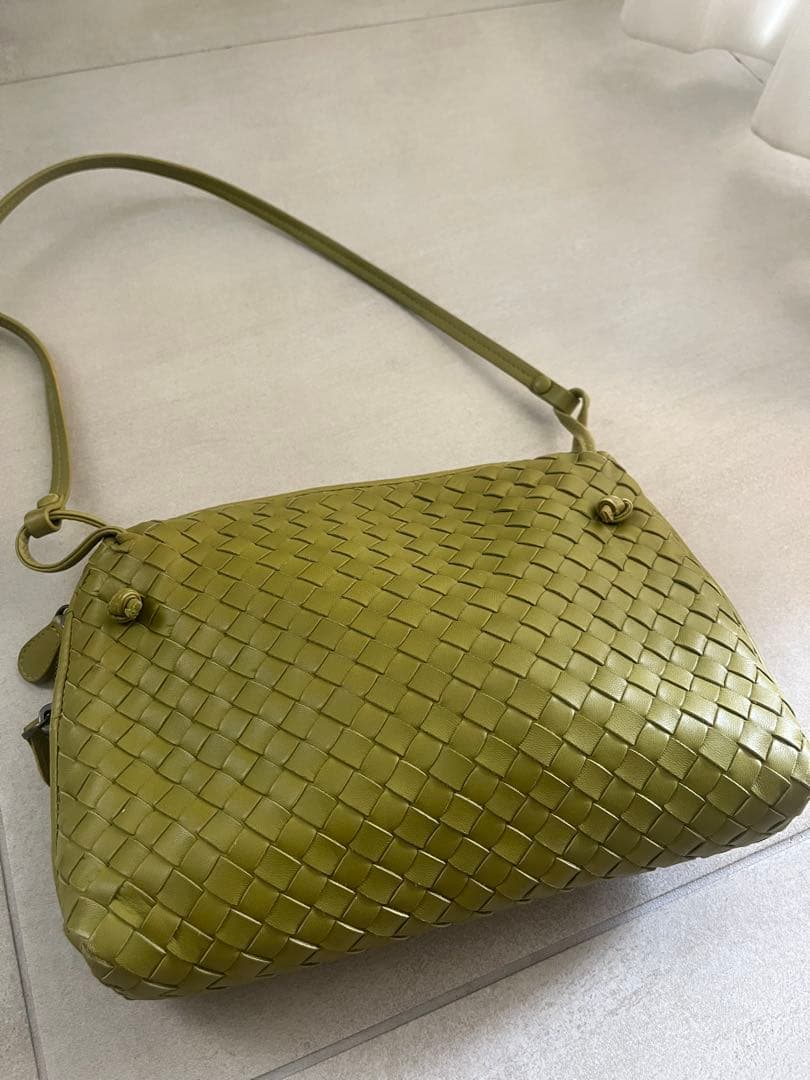 【美品】BOTTEGA VENETA ループ カメラバッグ ライムグリーン