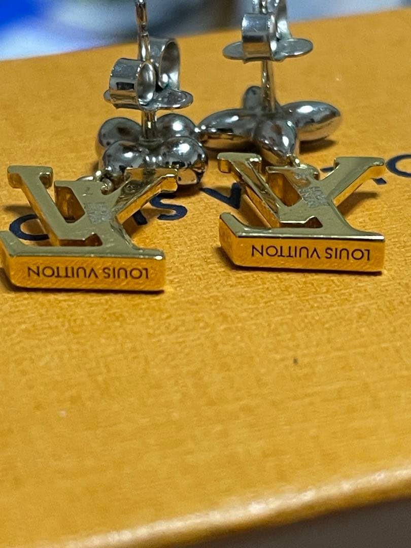 LOUIS VUITTON ピアス・パンダント IV アイコニック フラワー