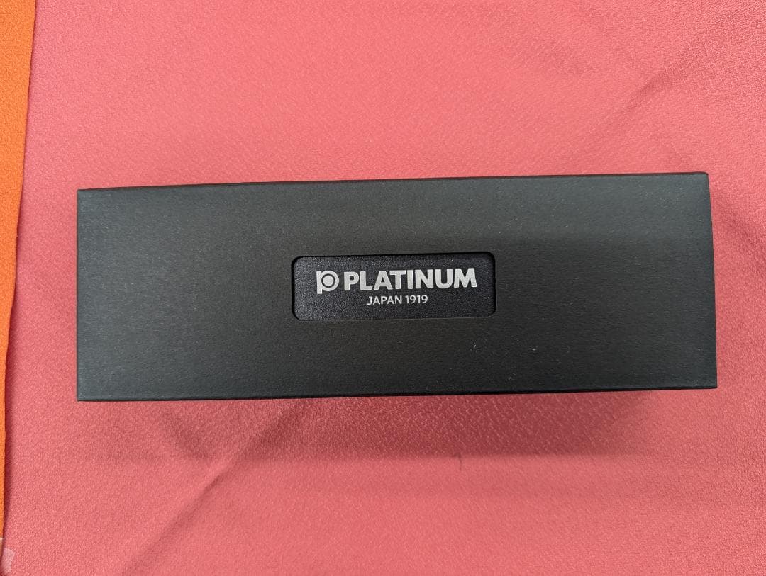 PLATINUM　100本　菊の御紋エンブレム　ノック式ボールペン　黒