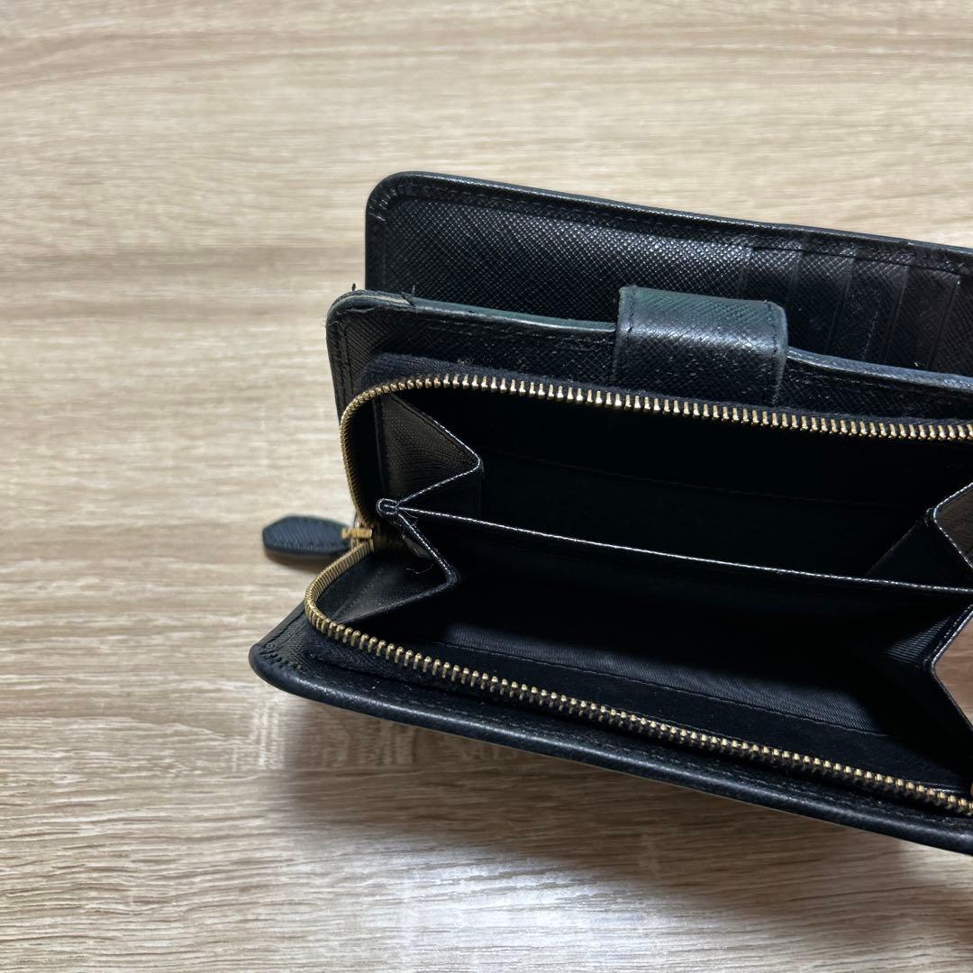 PRADA 二つ折り財布 黒 レザー