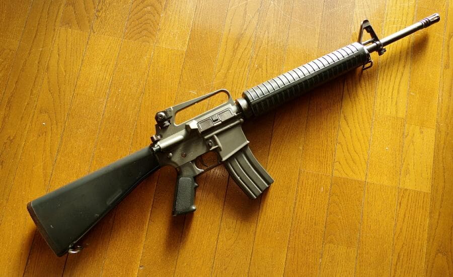 東京マルイ コルト M16A2 バッテリー＆充電器付き