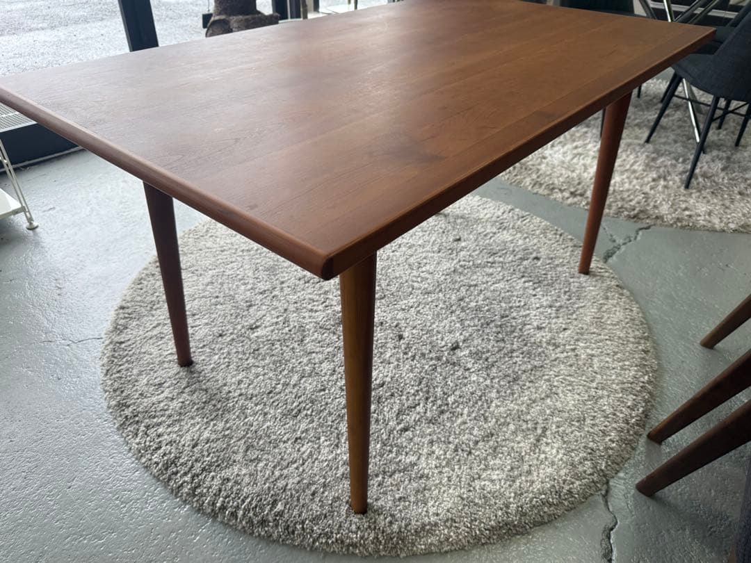 ACTUS Blooming ダイニングテーブル　チェリー