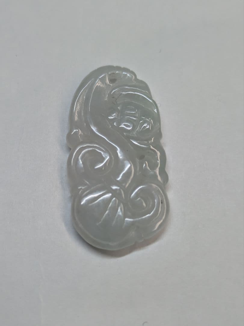 翡翠　ペンダントトップ　骨董　古玩　水晶　お守り　御守り　彫刻　玉石