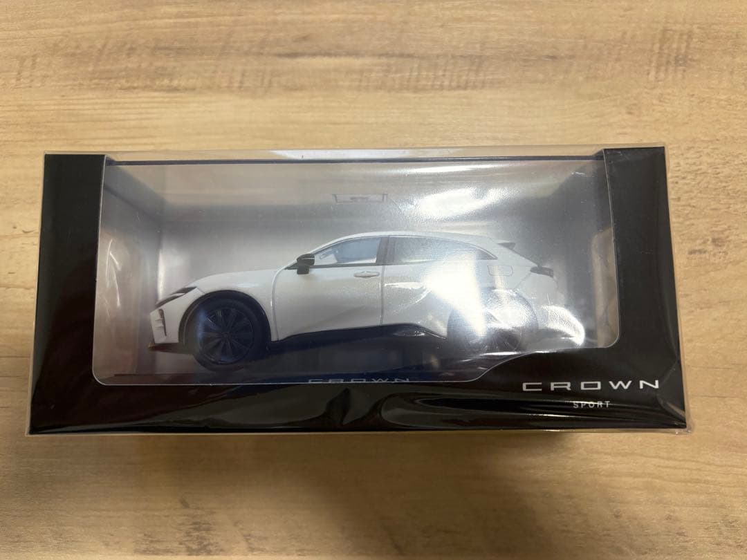 クラウンスポーツ　ホワイト　カラーサンプル