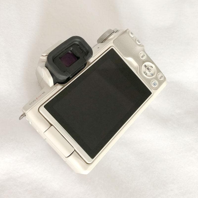 Canon EOS Kiss M ダブルレンズキット ホワイト【美品】おまけ多数