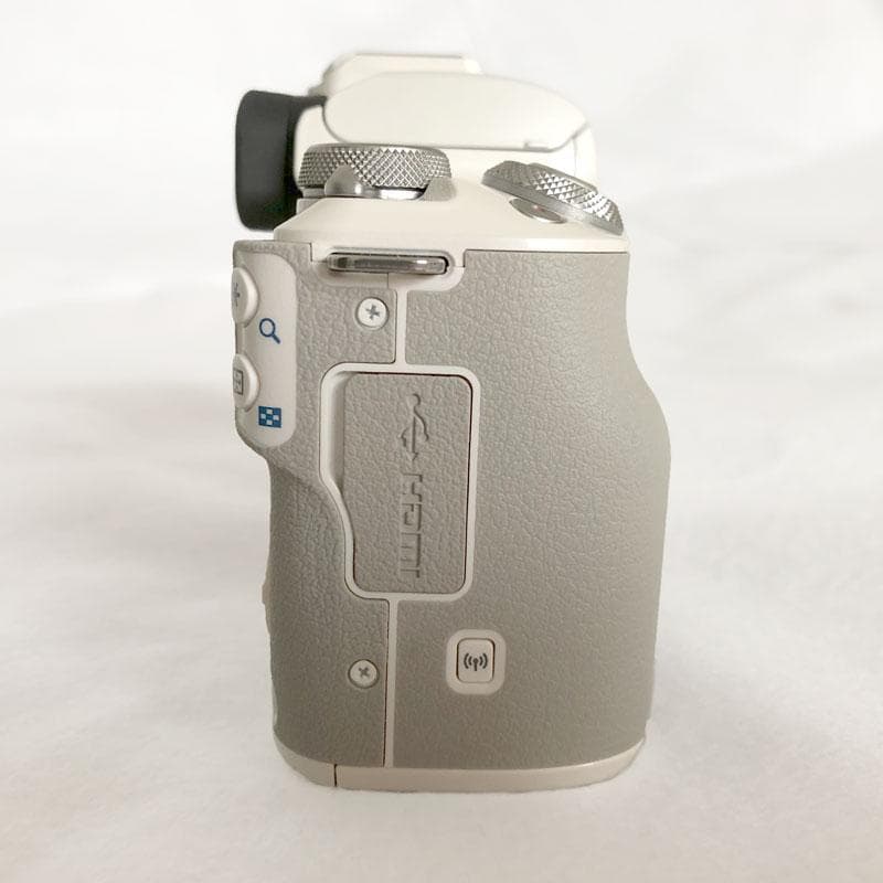 Canon EOS Kiss M ダブルレンズキット ホワイト【美品】おまけ多数