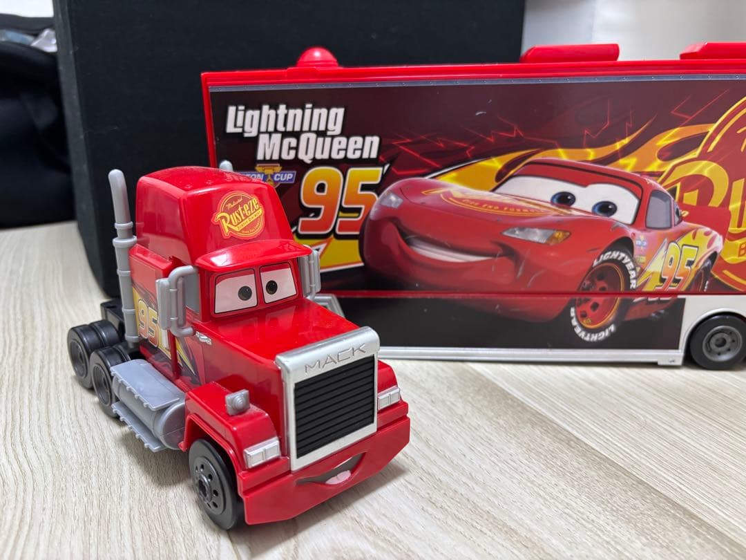 たくさんのせよう！大きなマック　カーズ3タイプ　トミカ　箱あり