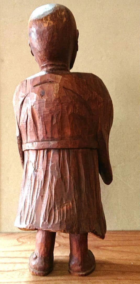 木彫りお坊様の置物