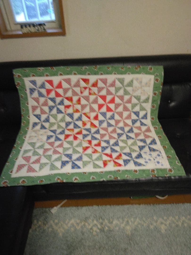 もちまるパッチワークタペストリー