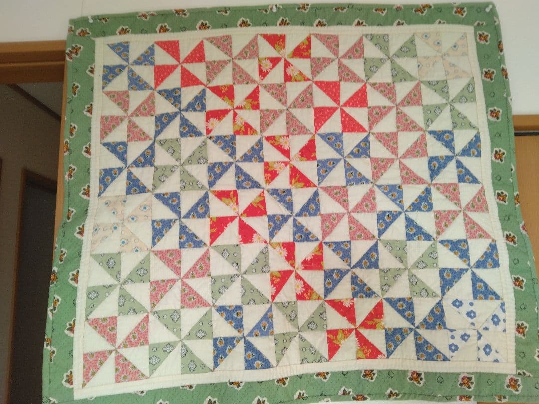 もちまるパッチワークタペストリー