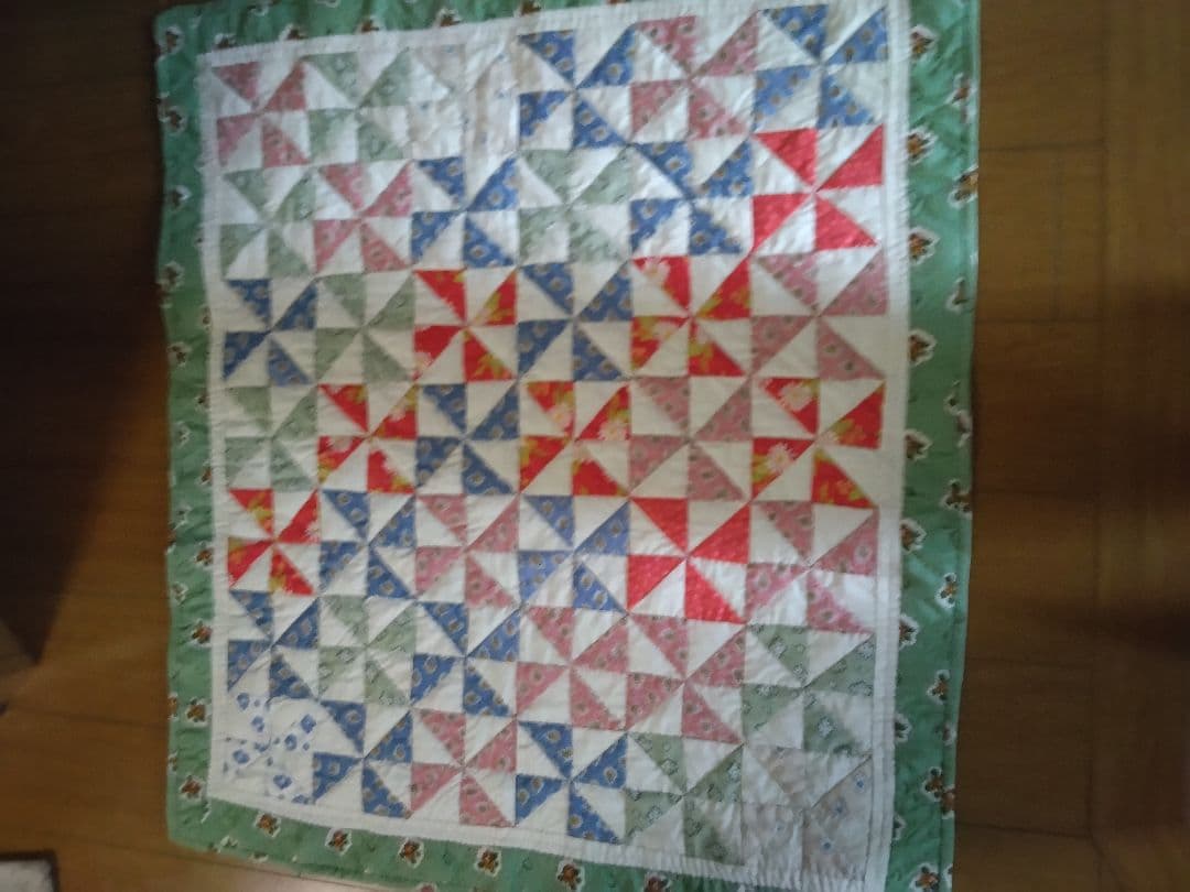 もちまるパッチワークタペストリー