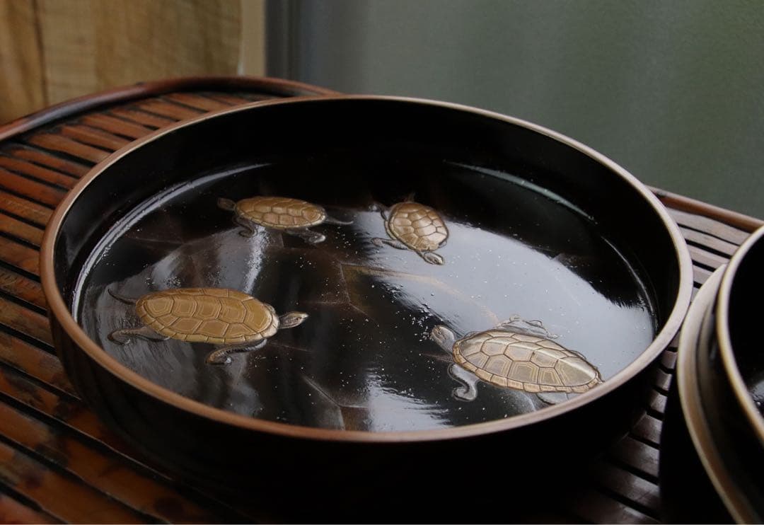 茶道具　古い食籠　雪輪に梅　亀　金蒔絵　闇蒔絵　木製　菓子器　梨子地　漆器　亀甲