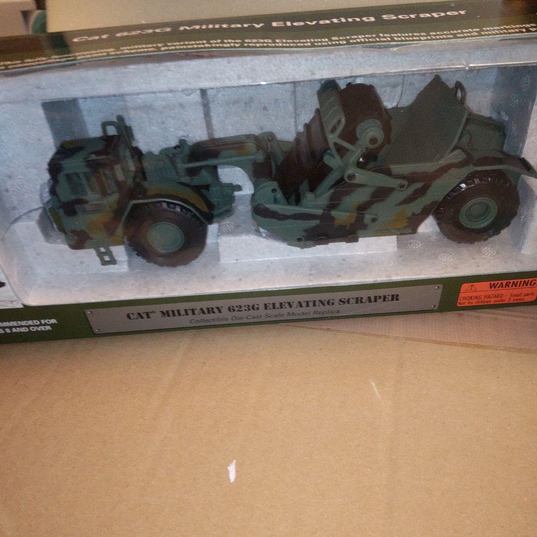 キャタピラー建機　CAT623G モータースクレーパー1/50 ミリタリーカラー