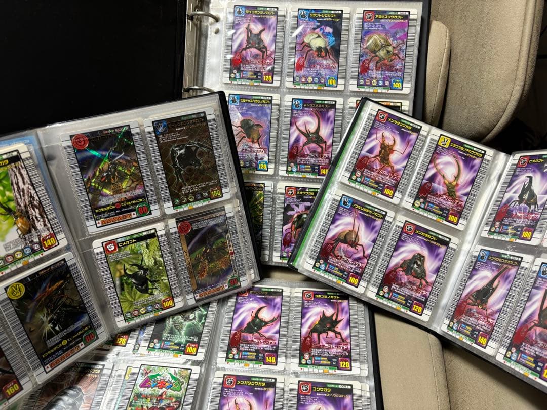 ムシキング　引退品　まとめ売り　ファイル4個分