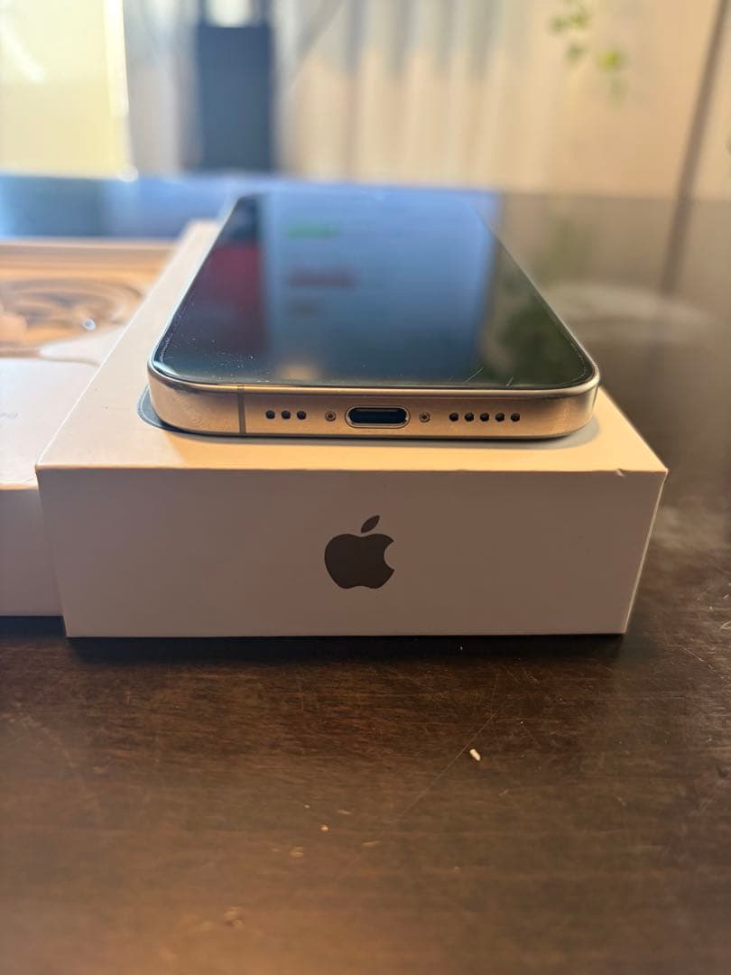 Apple iPhone 15 Pro ナチュラルチタニウム　128G本体