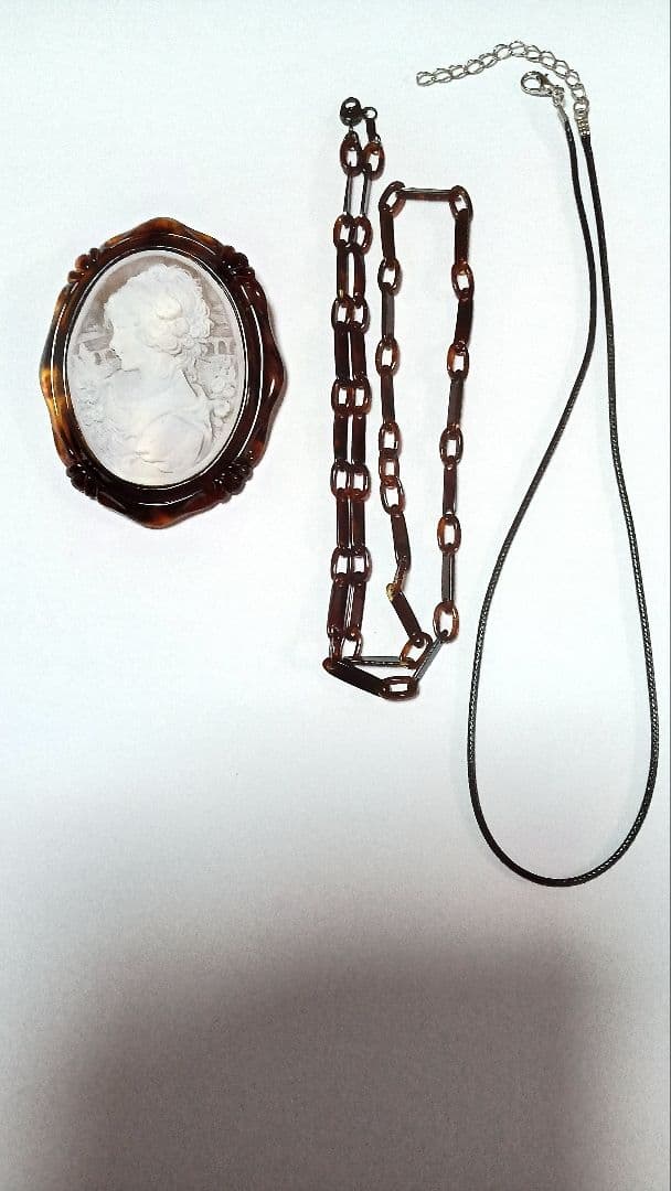 値下　￥26000→19000ベストサイズ　鼈甲枠カメオ　ブローチ　ペンダント