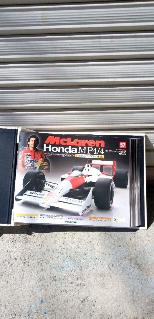 McLaren Honda MP4/4スケールモデル 1/8