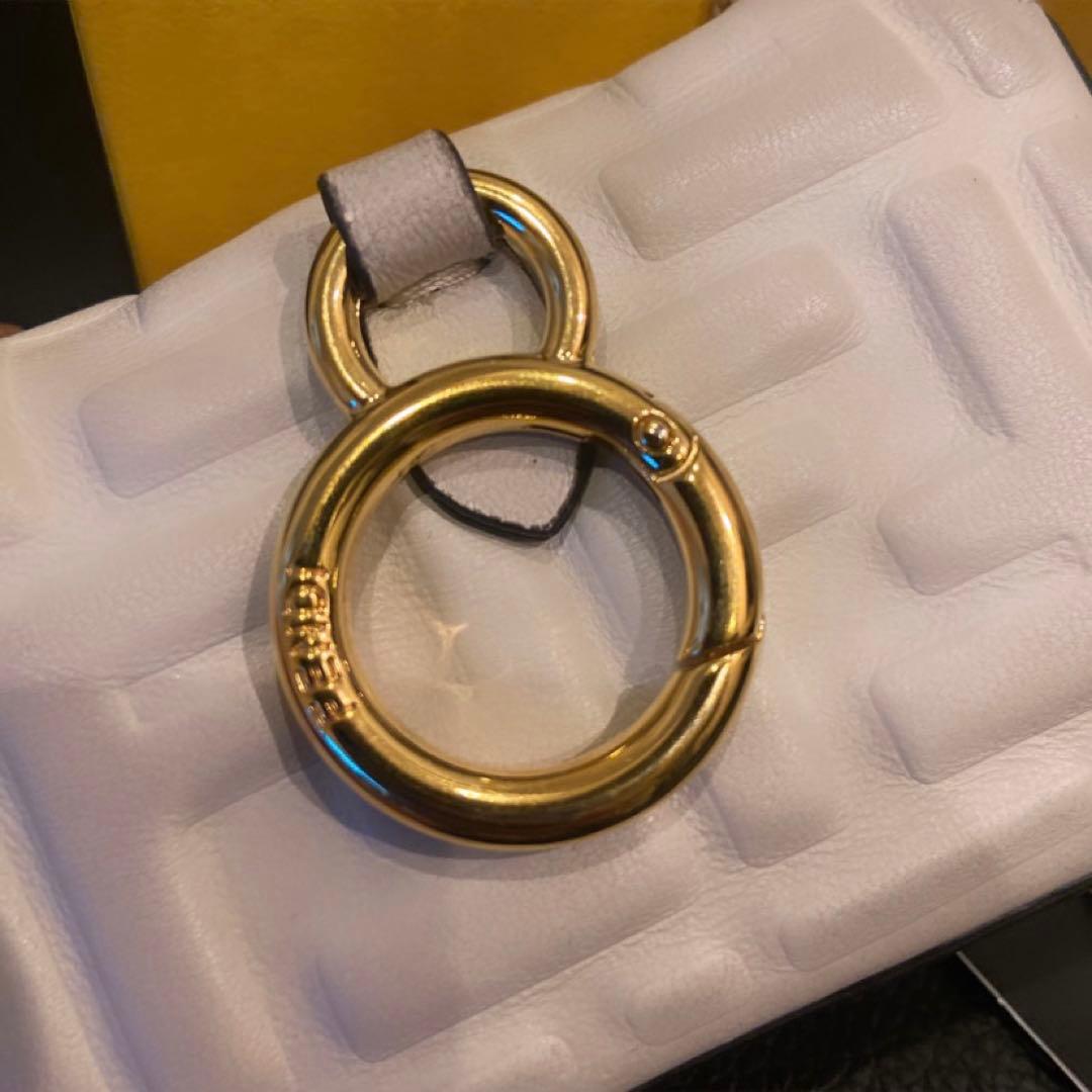 fendi ナノ　バケット　チャーム　ミニウォレット