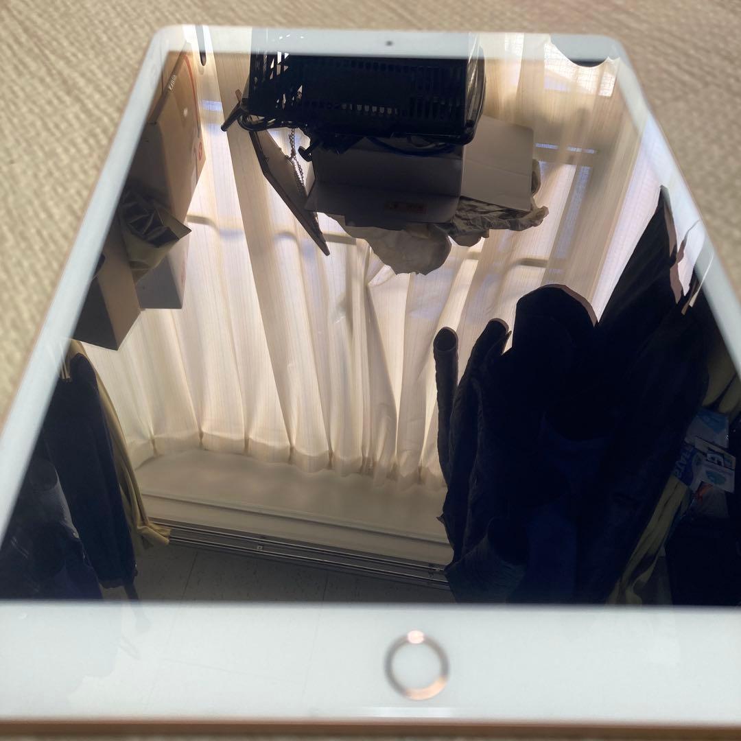 Apple iPad ゴールド 本体　第8世代