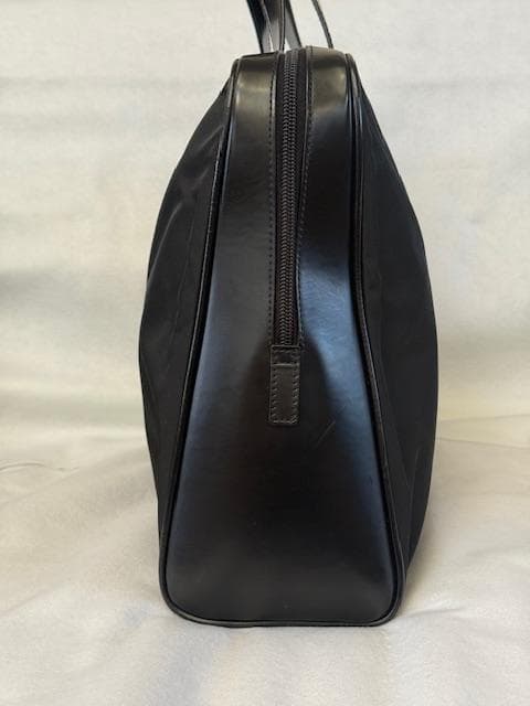 プラダ バッグ 女性ビジネス用に最適