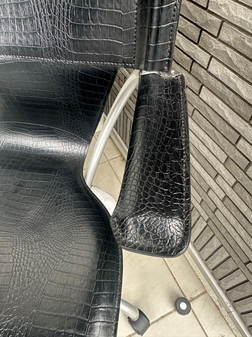 カリモク 合成皮革 デスクチェア　ニュークロコ ブラック d575