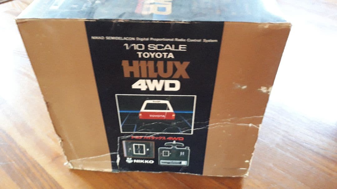 【最終価格】トヨタTOYOTAハイラックス4WD1/10ラジコン　不動品