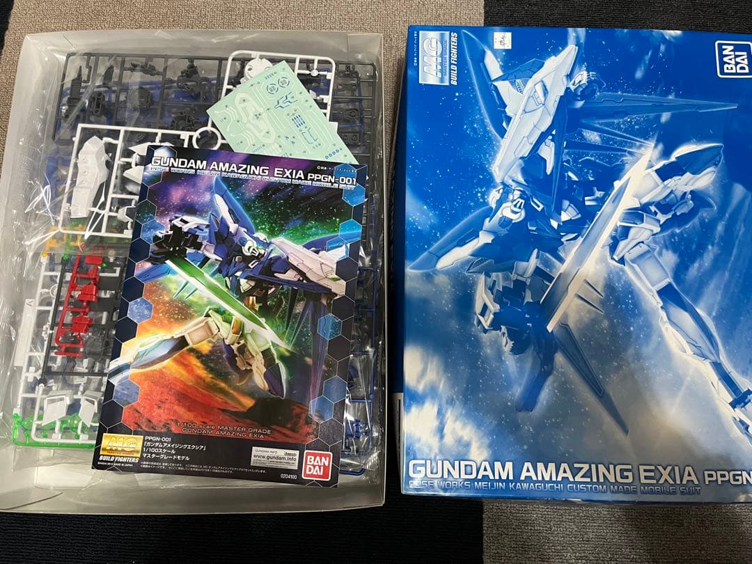 【新品未開封】1/100MGスタービルドストライクガンダム／アメイジングエクシア