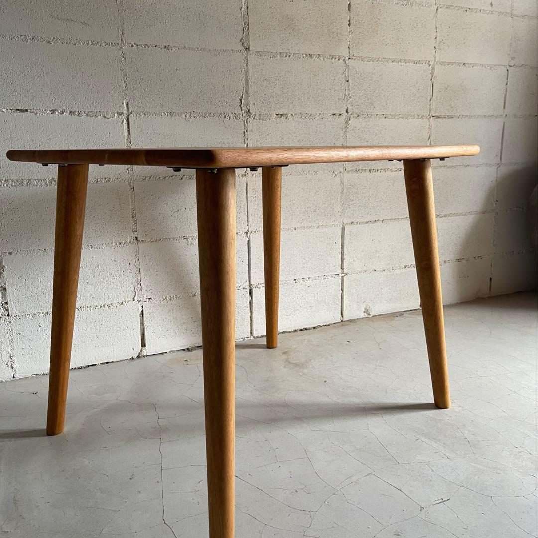 大塚家具　ダイニングテーブル　コンパクトサイズ　北欧風　丸斜め脚　スッキリ幕板無