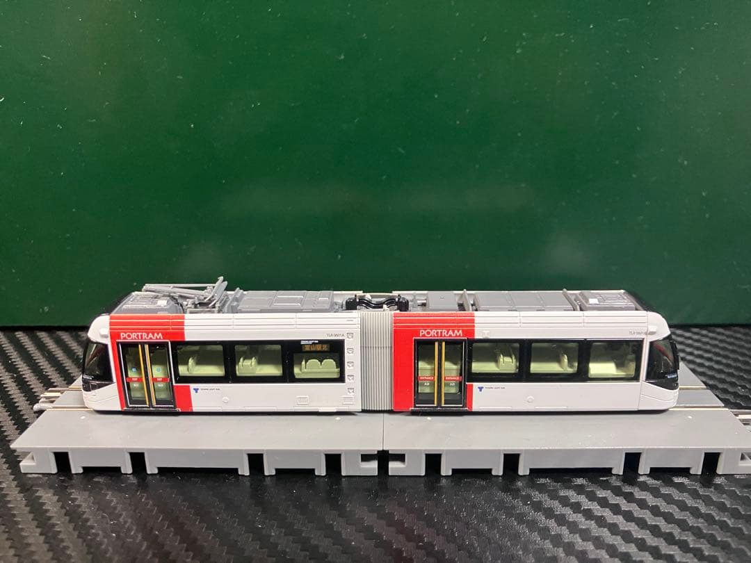 美品　KATO 富山ライトレール(赤)