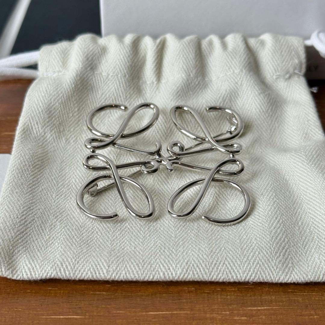 LOEWE ロエベ アナグラム ブローチ (メタル)