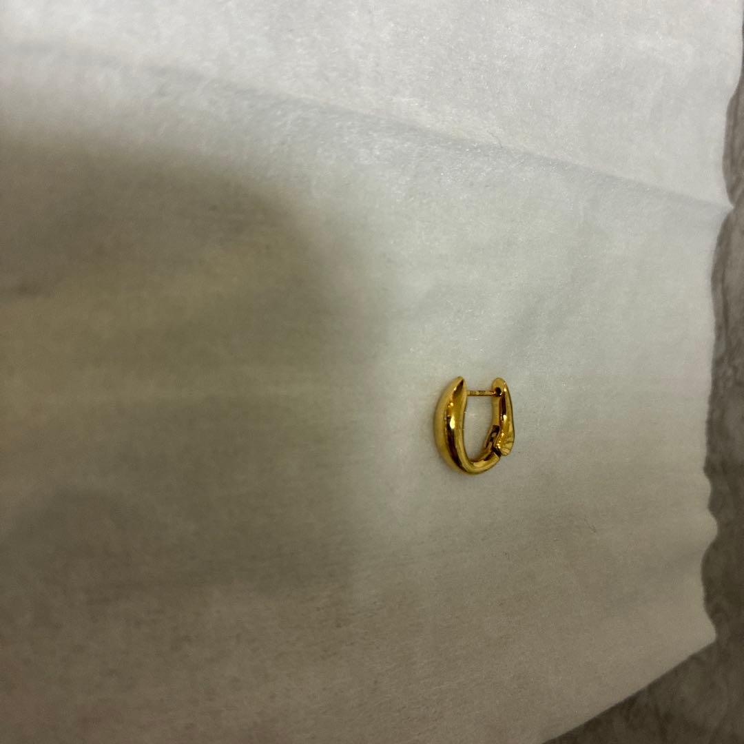 ki様　ete チャンキーハグピアス　イエローゴールド