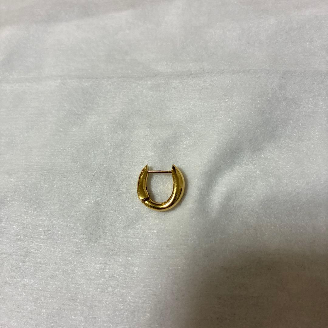 ki様　ete チャンキーハグピアス　イエローゴールド