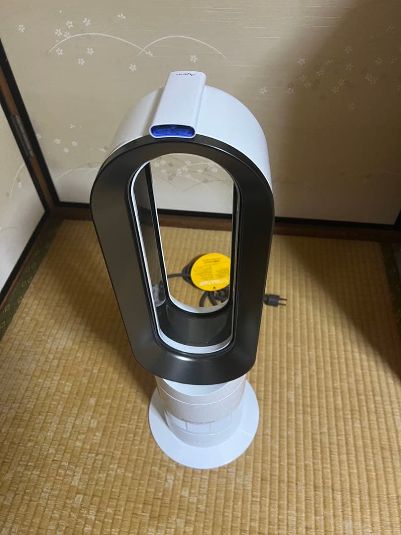 Dyson タワーヒーター 羽根なし ホワイト　AM09