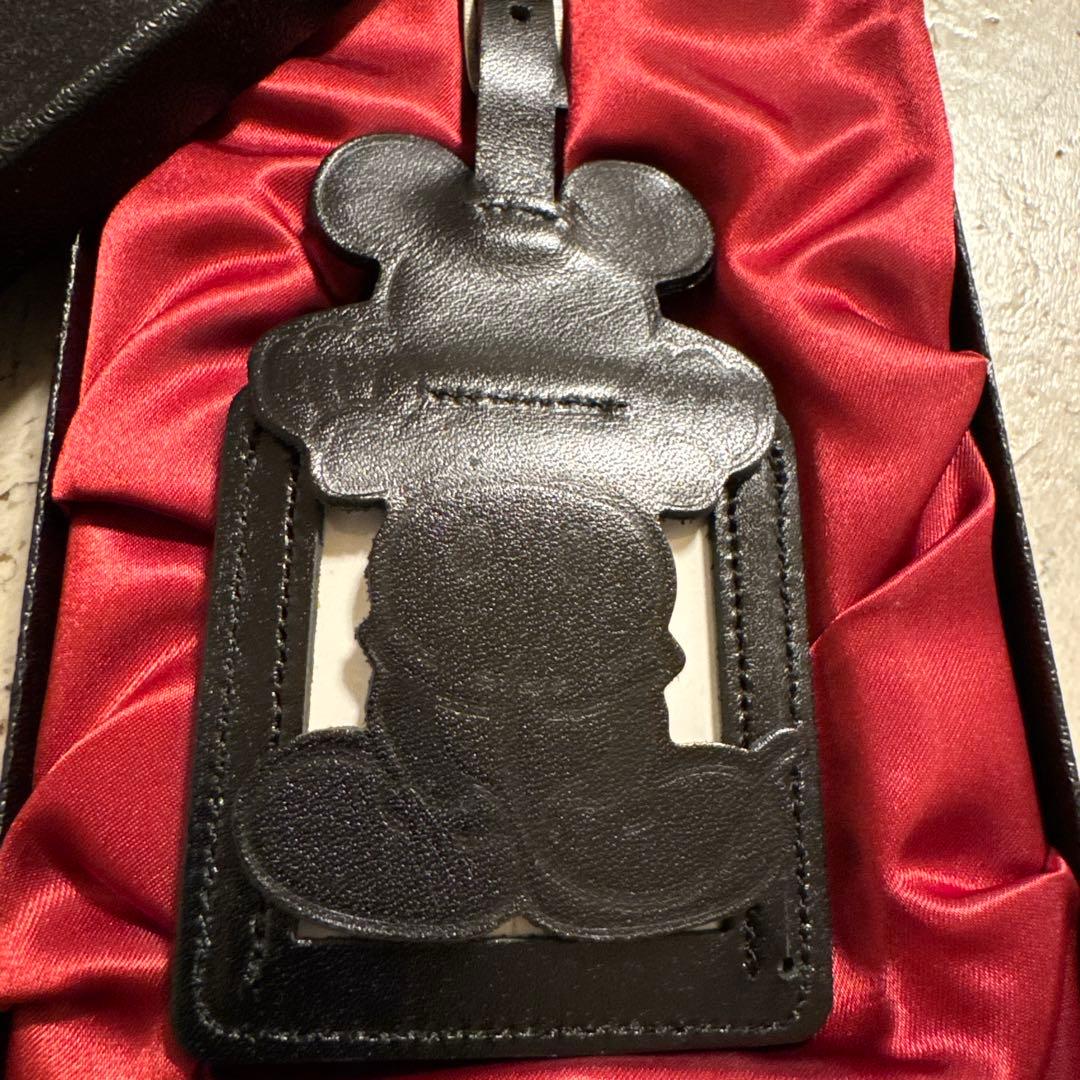 ミッキーマウス型レザーのネームタグ、ディズニー・ワールド・リゾート50周年