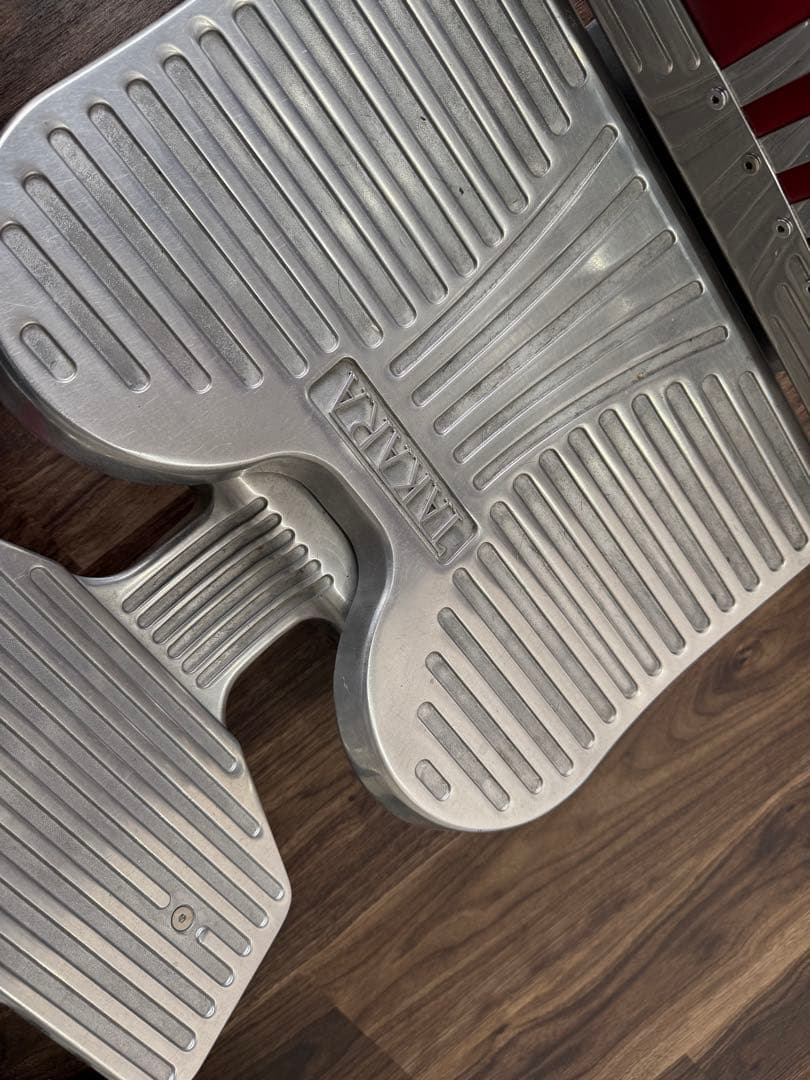 ド*ん様 引き取りタカラベルモント理容椅子 赤 ビンテージ 昇降可 美品 バーバ