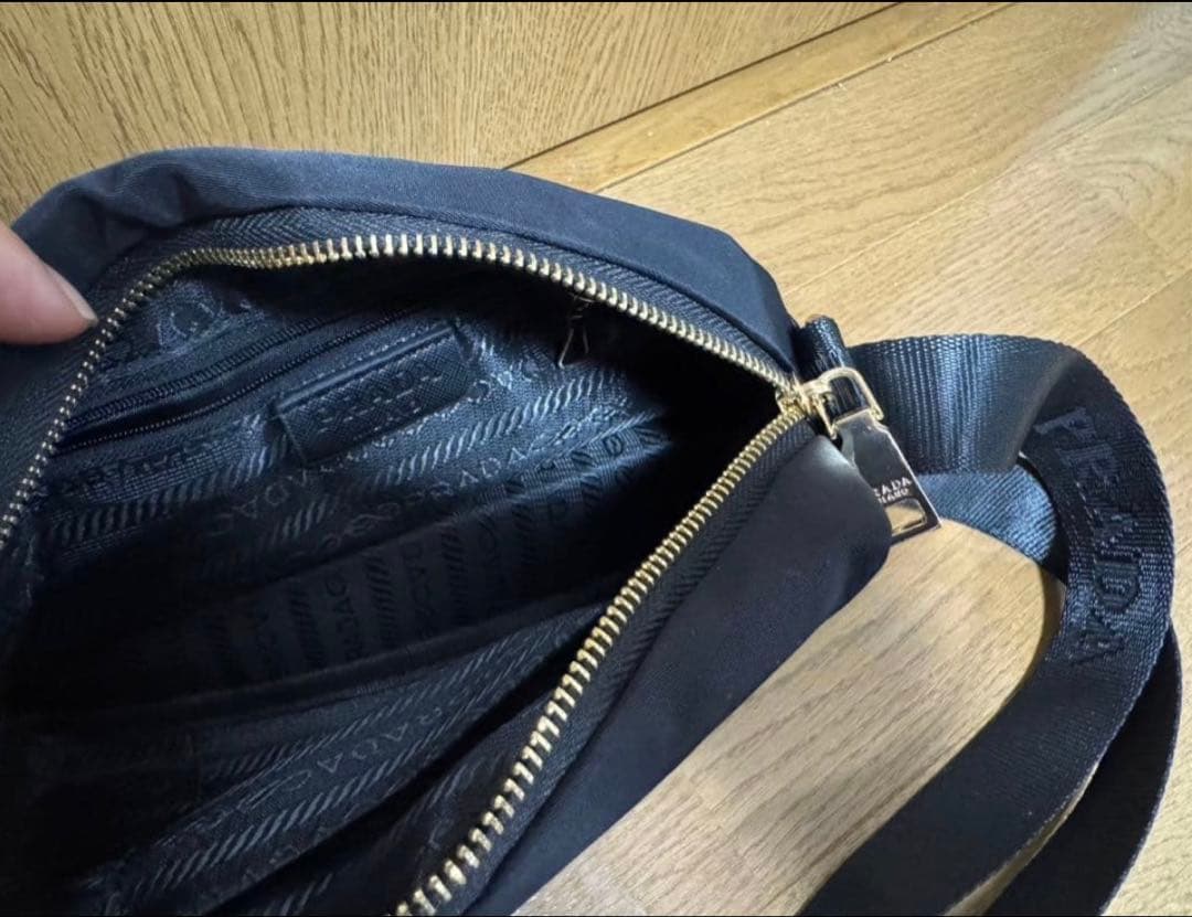 PRADAブラック ショルダーバッグ