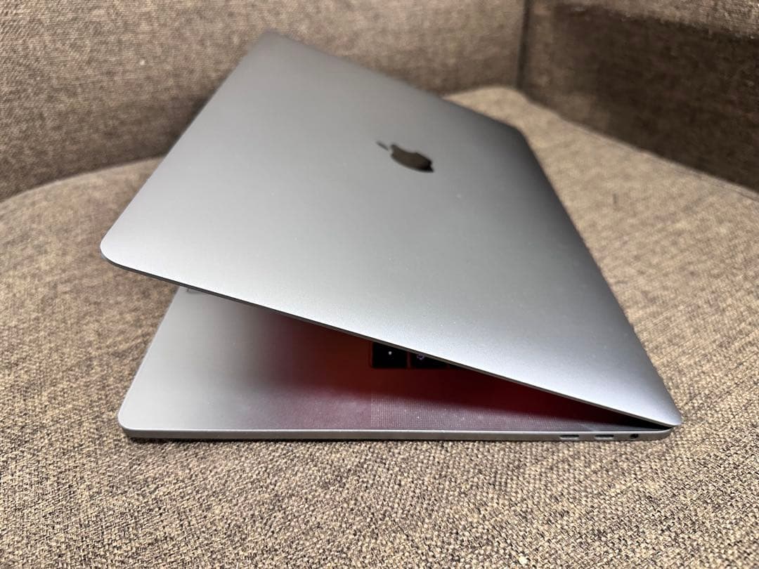 Apple MacBook Pro 15インチ　i7 16GB office