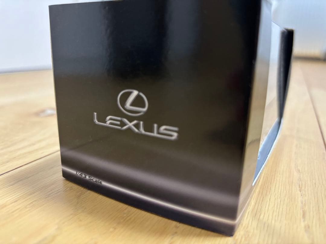 Lexus LM 1/43スケールミニカー　kyosho 京商
