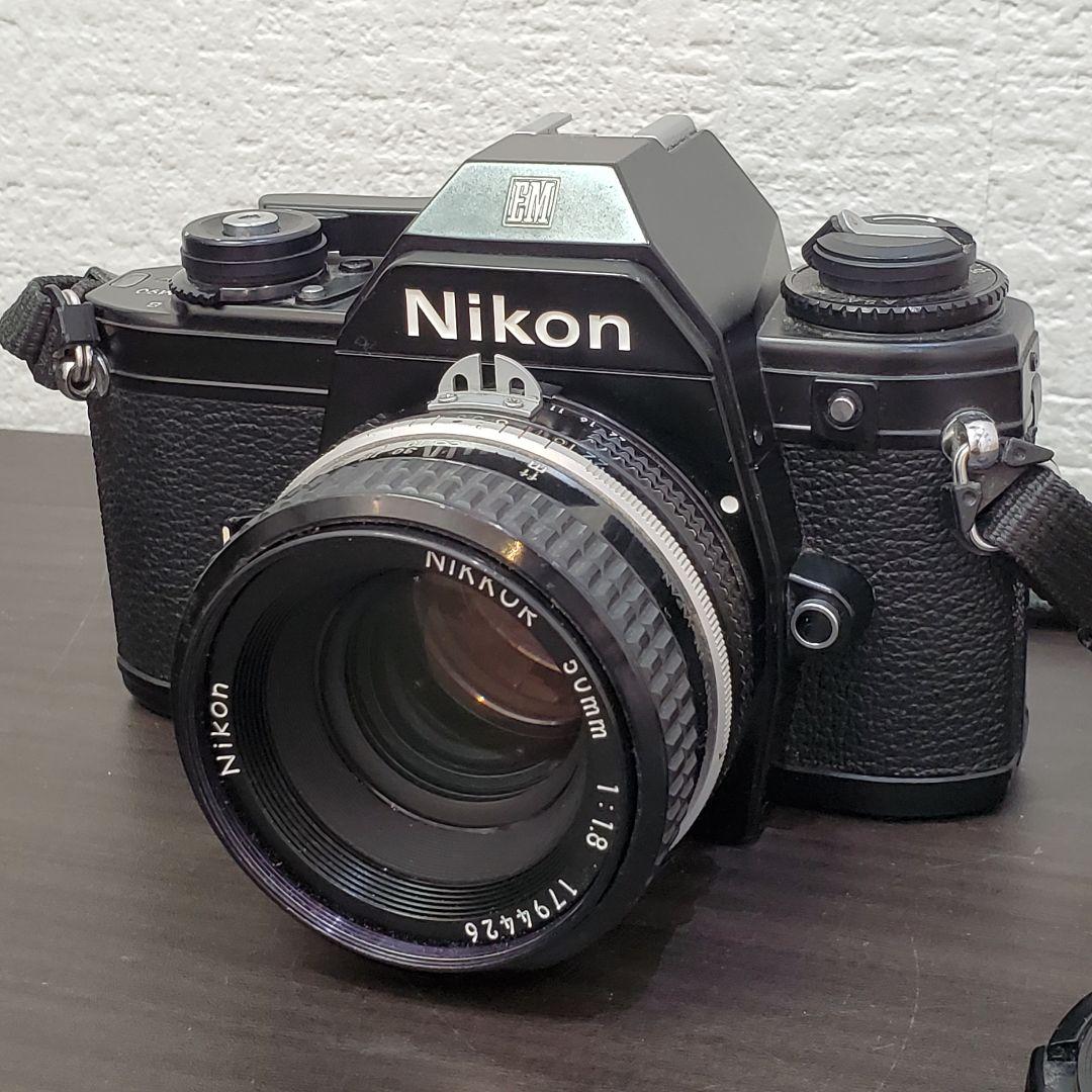 Nikon EM + NIKKOR 50mm F1.8 Ai ストラップ付