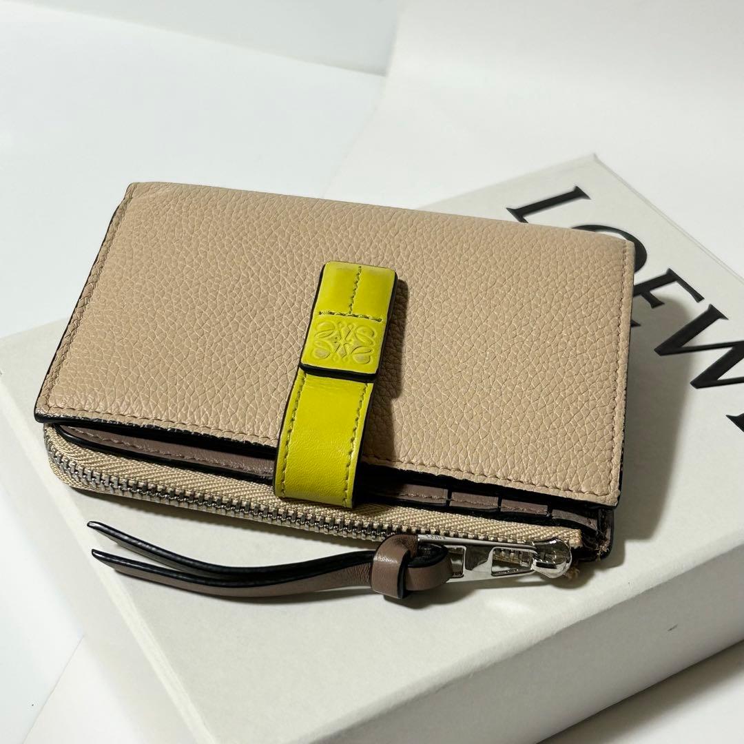 ロエベ アナグラム スリムジップ バイフォールド 二つ折り財布 レザー