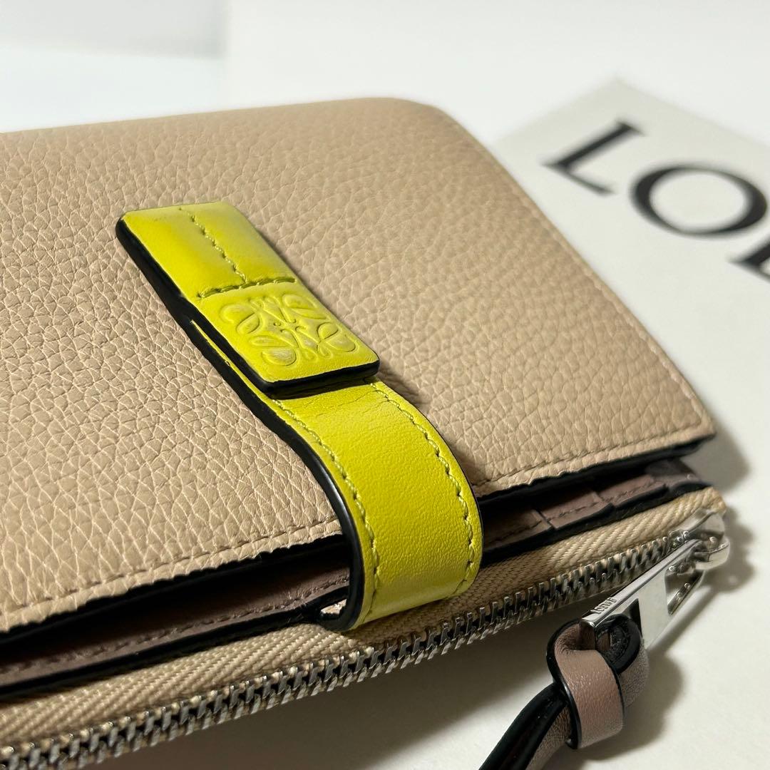 ロエベ アナグラム スリムジップ バイフォールド 二つ折り財布 レザー
