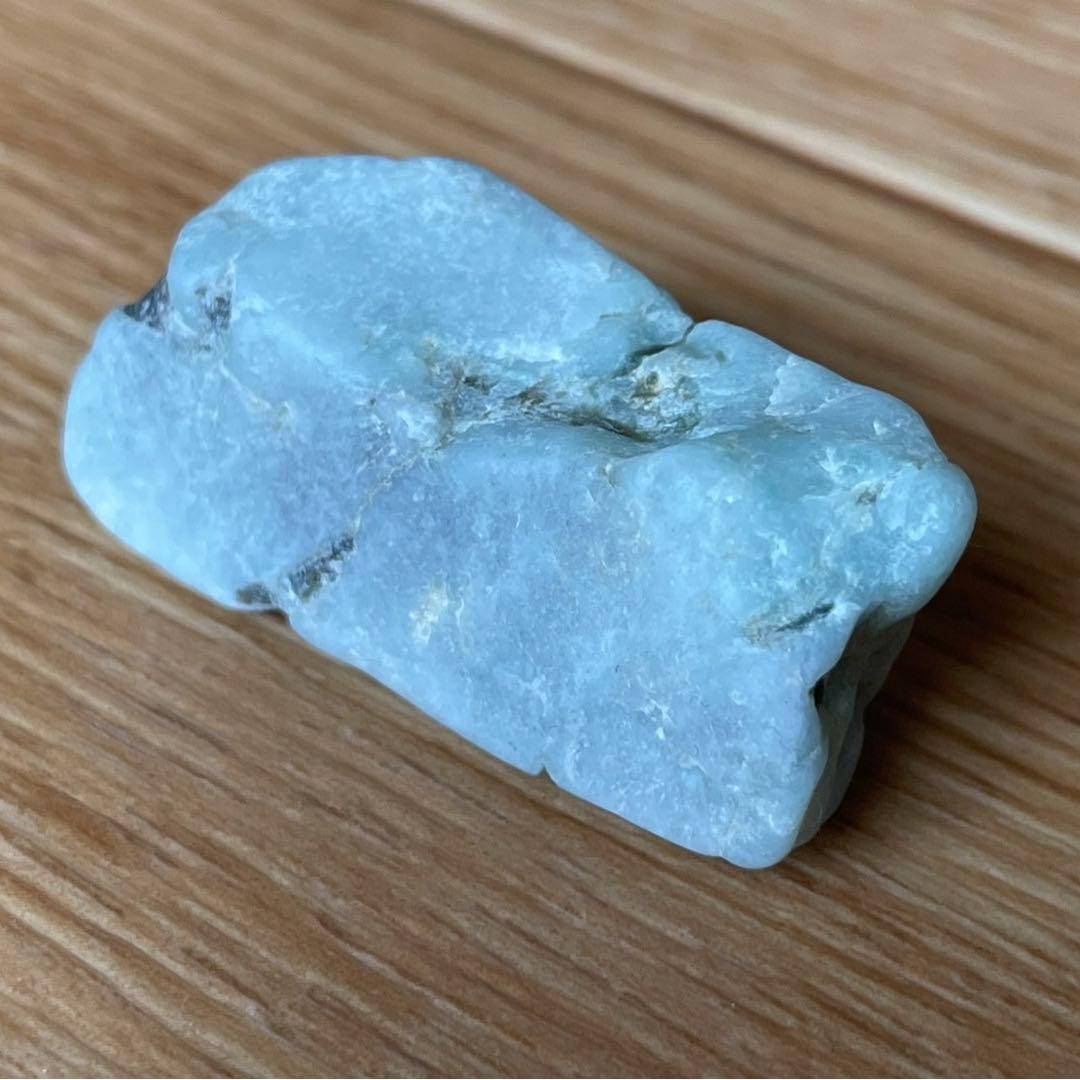 糸魚川 翡翠原石 薄緑