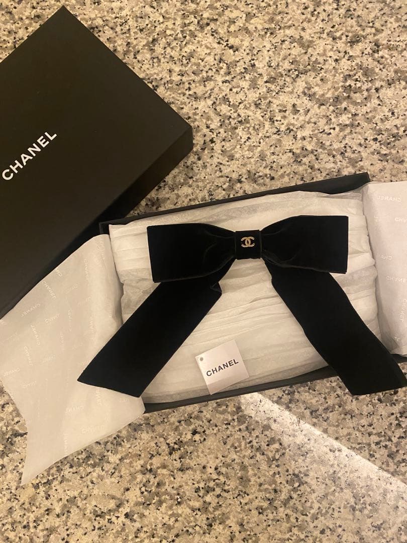 CHANEL 新作未使用　シャネルベロアリボン　バレッタ　24v 入手困難品