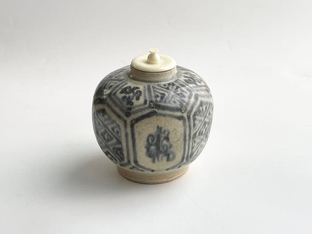 骨董　アンティーク　安南　染付　茶入　振り出し　小壺　亀甲紋様　ベトナム古陶